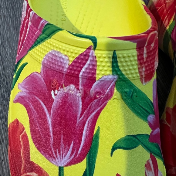 Balenciaga flower crocs size 9 used but in great condition - Picture 4 of 8
